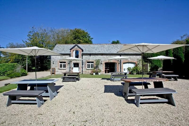 A lodge that sleeps 4 guests  in 2 bedrooms