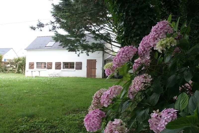 SEASIDE HOUSE, 400 m from the beach, well equipped. Peace and quiet guaranteed