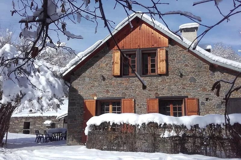Charming 3* chalet 5 minutes from Luchon Centre and 15 minutes from Peyragudes
