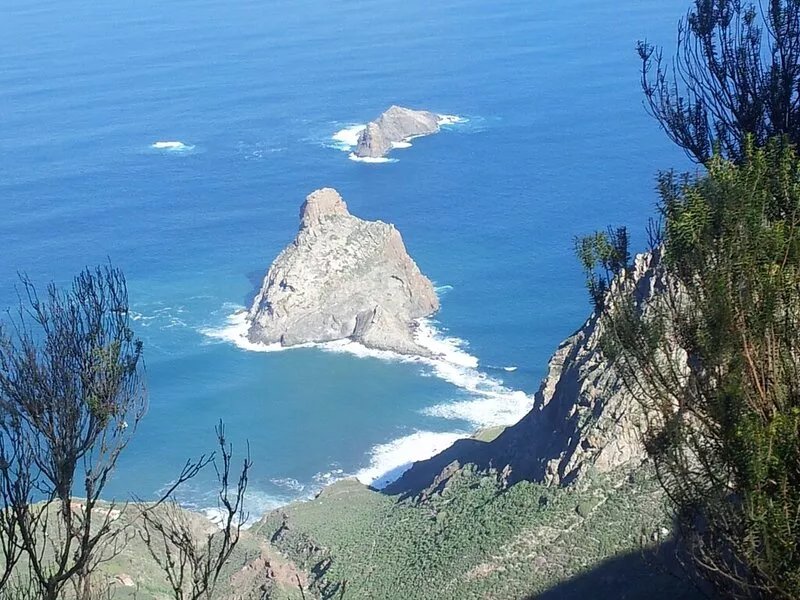 Peace, relaxation, family friendly, swimming, windsurfing, hiking, mountain