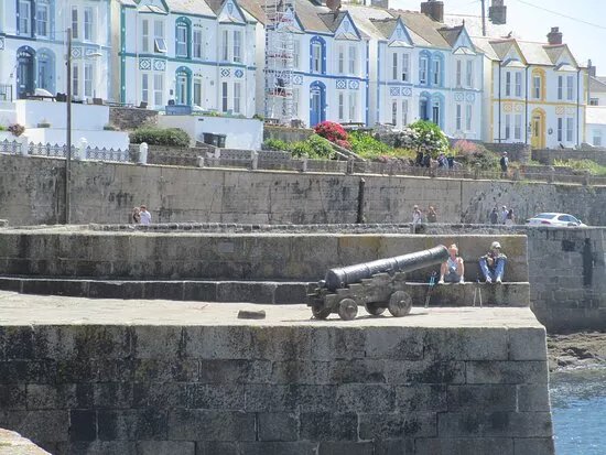 HMS Anson Historic Cannons