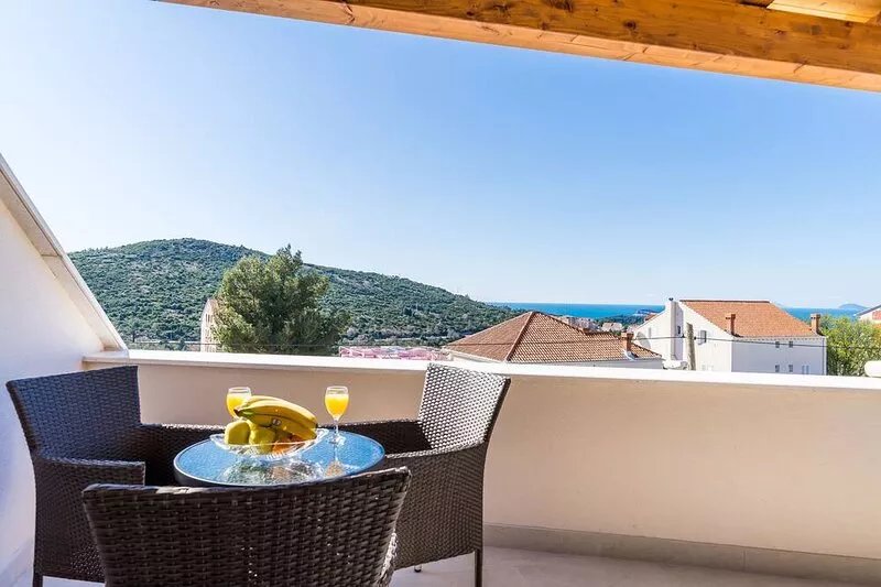 Apartments Šmanjak - Comfort Studio with Balcony and City View