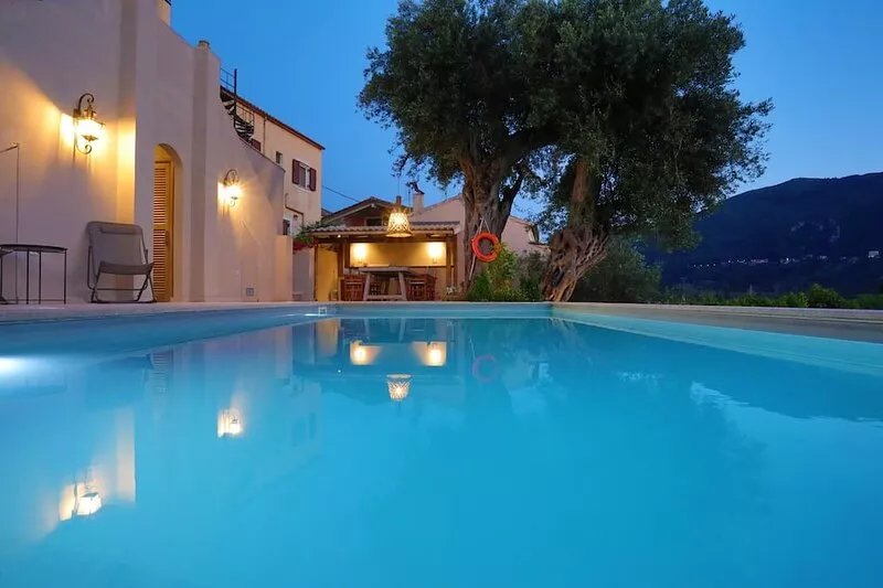 Casa Conti 1870, fantastic villa, private heated pool in Gastouri Corfu
