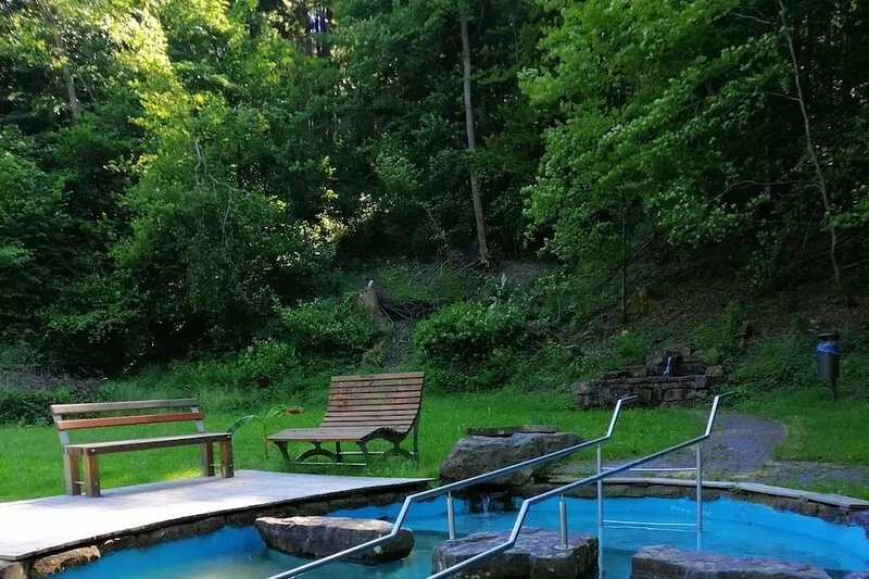 Quiet, spacious maisonette apartment (6pers.) 2bathrooms, 2balconies 30km to