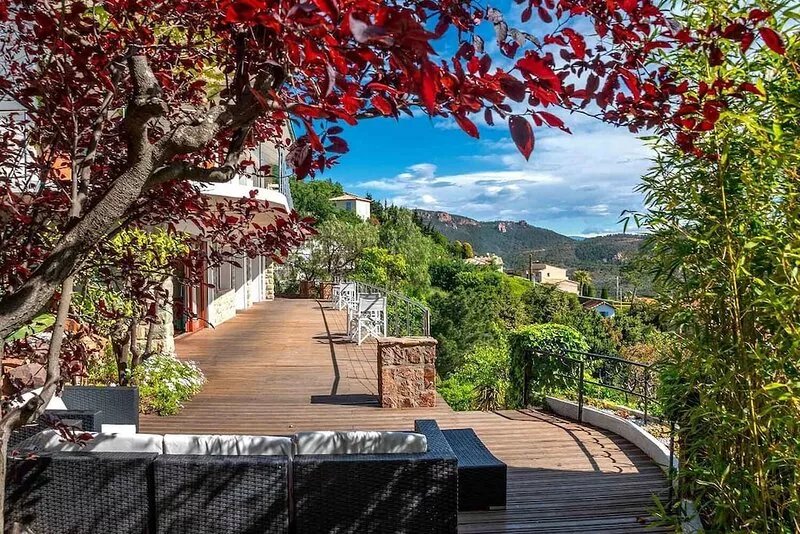 Lovely villa with dazzling sea views not far from Cannes