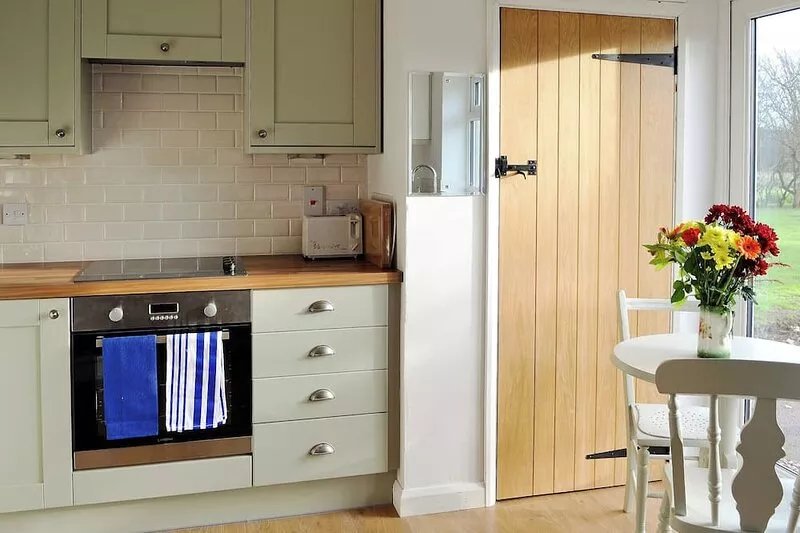 An ideal base for families with attractions such as Alton Towers and Trentham