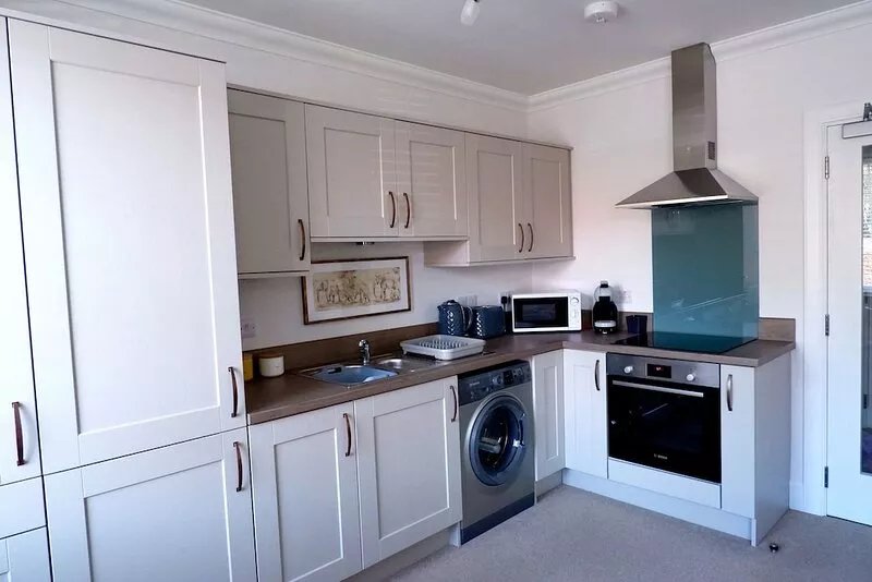 No 7 - Quiet Two Bedroom Ground Floor flat in Tornagrain great for Airport