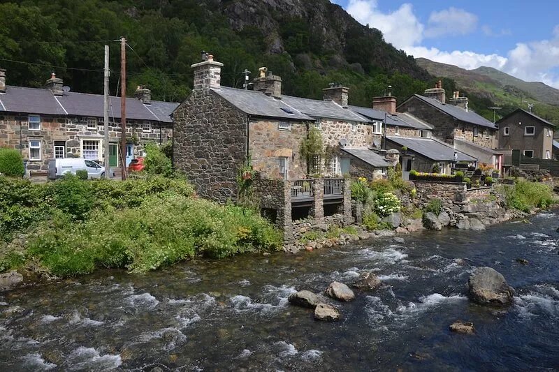 Llety is in a stunning riverside location in beautiful Beddgelert.