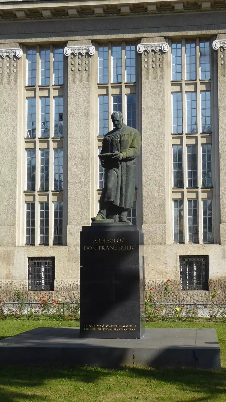 Monument to Don Fran Bulic