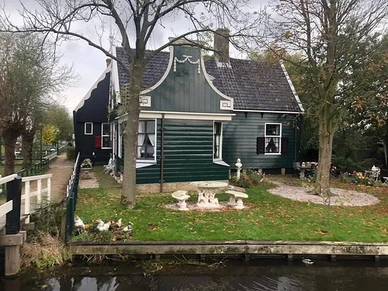 Holland Village Tours
