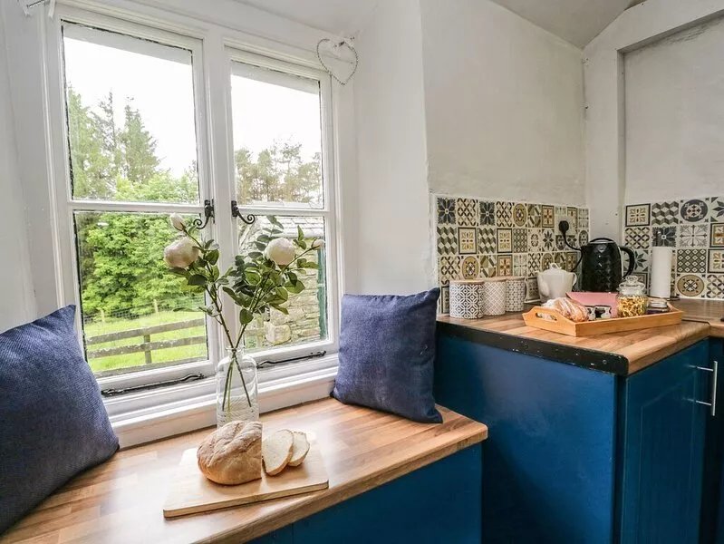 BRIGG HOUSE, pet friendly, with open fire in Broughton-In-Furness
