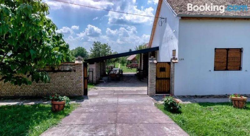 Dorf Ethno House