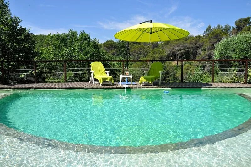 3-zi.-whg. in 2-familienhaus mit Beheizbarem Pool und Bouleplatz