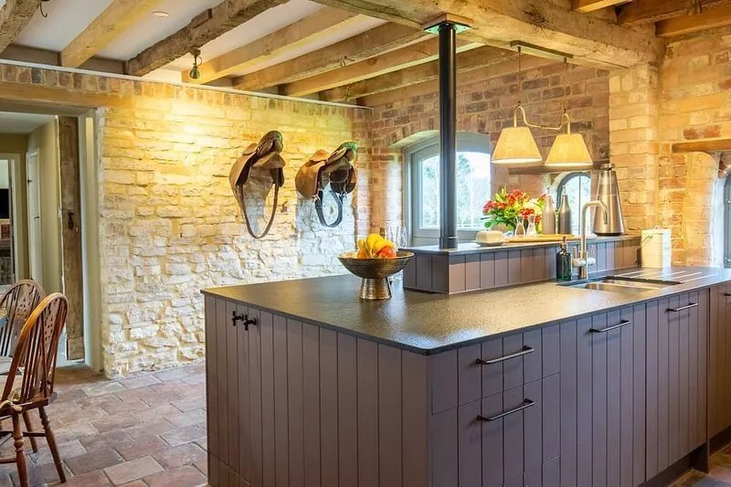 The Barns at Holy Well, Southam, sleeps 10 guests  in 5 bedrooms
