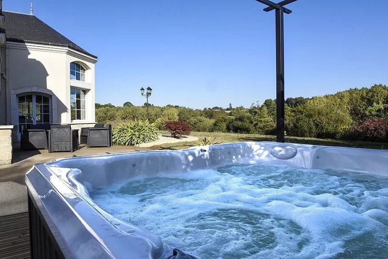 Le Petit Palais, swimming pool spa sauna 10 mim from the sea