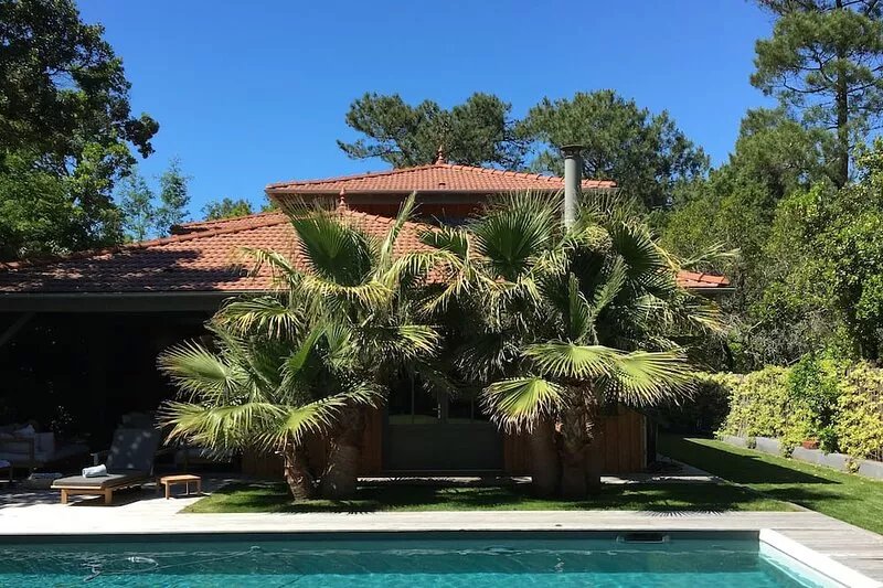 Superb villa 10 pers. quiet near the center of Cap Ferret. Heated pool