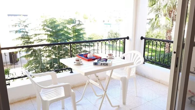 Cozy 2 Bedroom Apt With Pool, Perfect Location, AC, WiFi Free