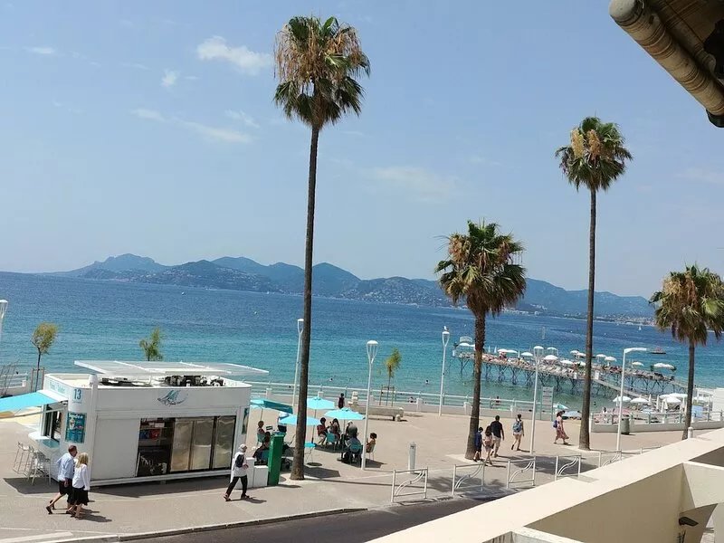 Cannes - Waterfront - Plage du Midi - Near the Palais des Festivals