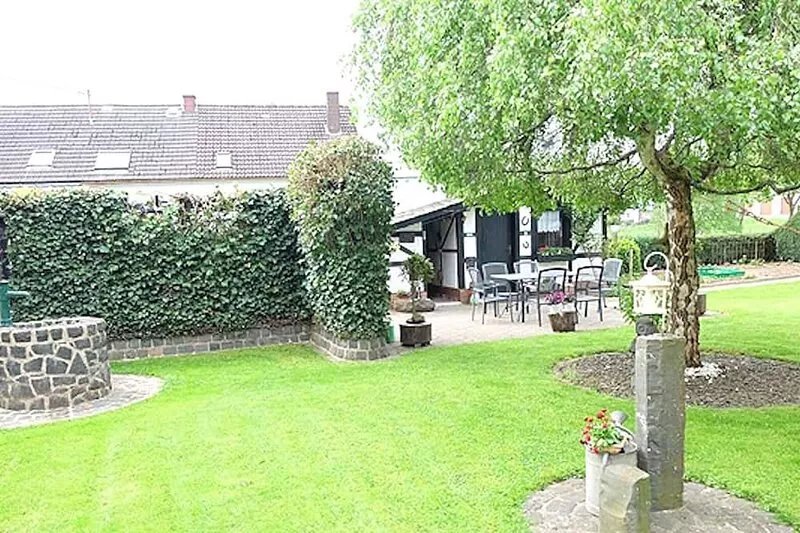 Holiday apartment in Oberstadtfeld with garden