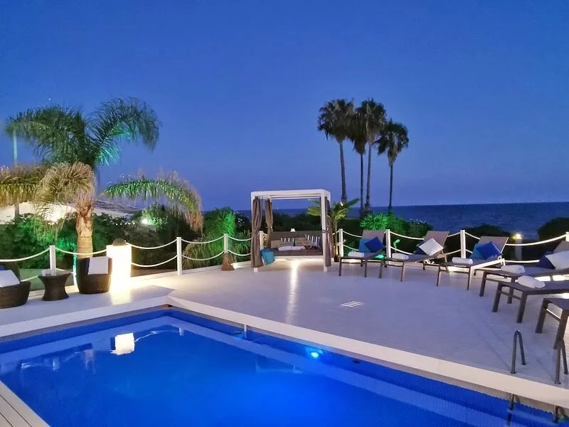 Villa Arenile with private pool and direct access to the sea