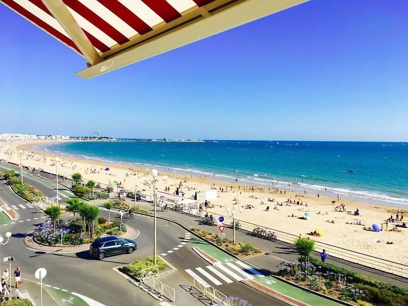 Studio Facing the Sea, panoramic view of the bay of La Baule.
