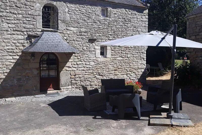 Detached 17th-century character gîte near a farmhouse