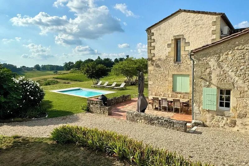 Demeure Des Vignes - Heated pool, beautiful house & stunning views nr St Émilion