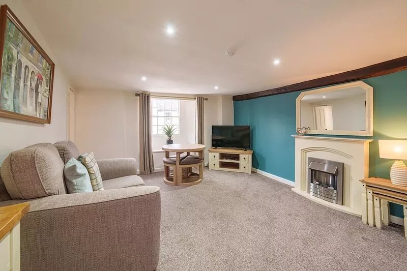 Library View Apartment -  Grade II Listed town centre apartment with parking