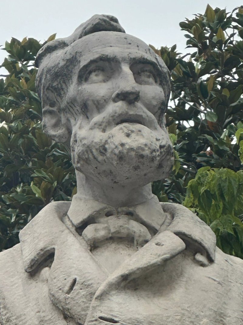 Monumento A Paolo Gorini