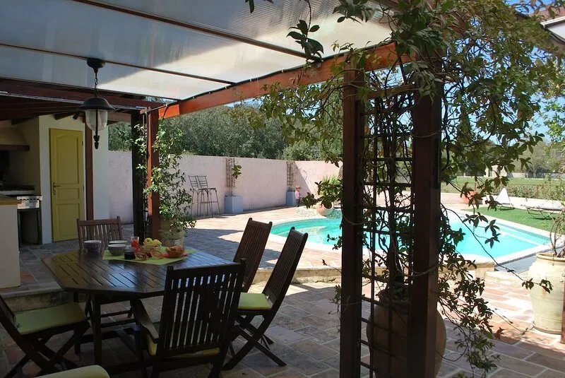 A haven of peace in a green setting close to everything: true happiness!