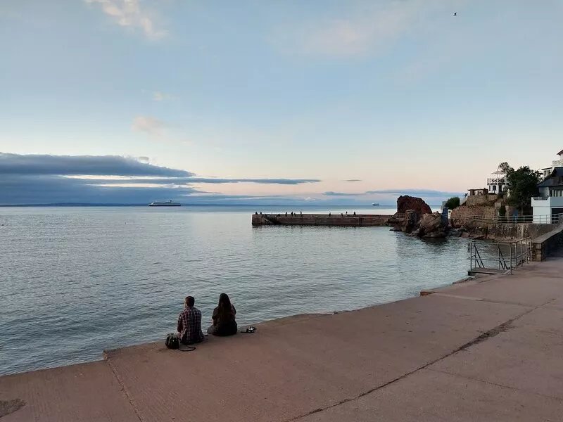 Lovely house near sea ~ spacious, relaxing & peaceful. Close to Everything!