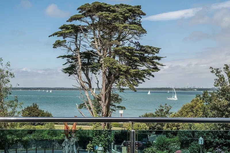 Modern House with amazing views sleeps 10-12