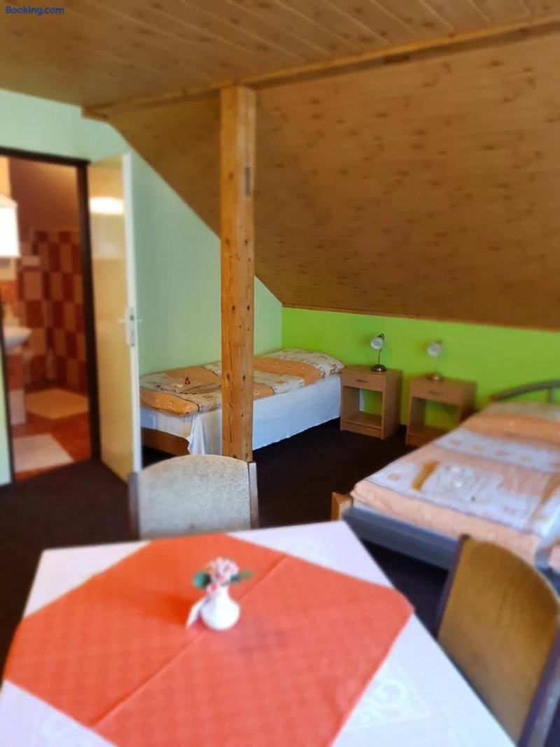 Guest House Pod Lesem Merklin