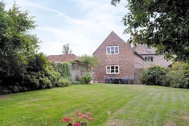 2 bedroom accommodation in Whitminster