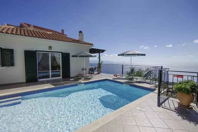 Villa in Vlachata with private pool and stunning views close to Lourdas.