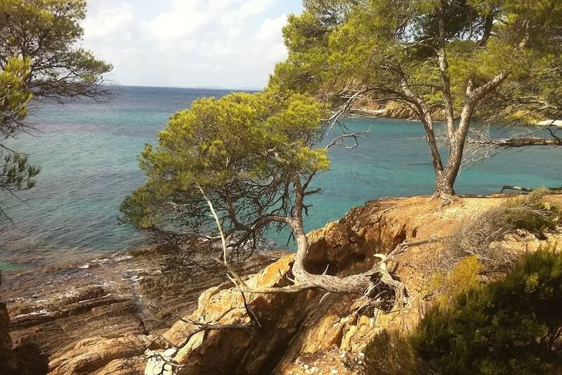 GAOU BENAT PRIVATE ESTATE, BEAUTIFUL HOUSE FACING THE SEA, POOL, ABSOLUTE CALM.