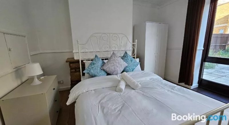 London Budget Maisonette