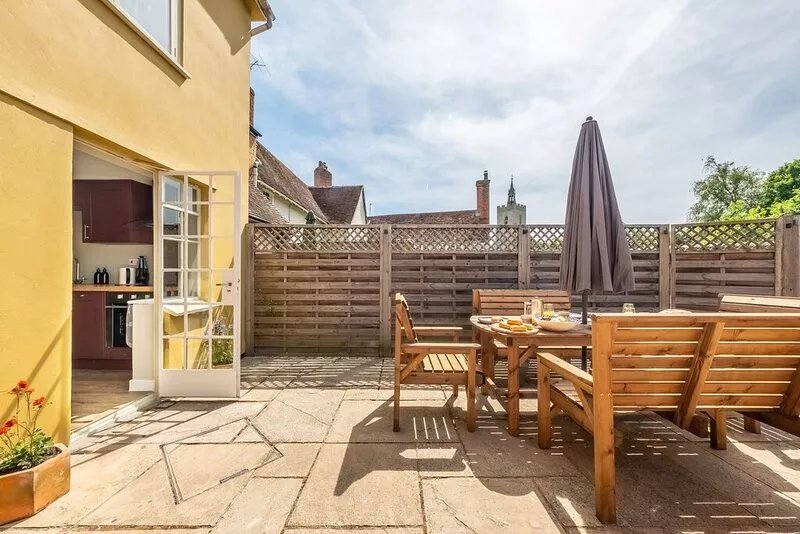 Heavenly 16th century cottage in pretty rural village with great amenities