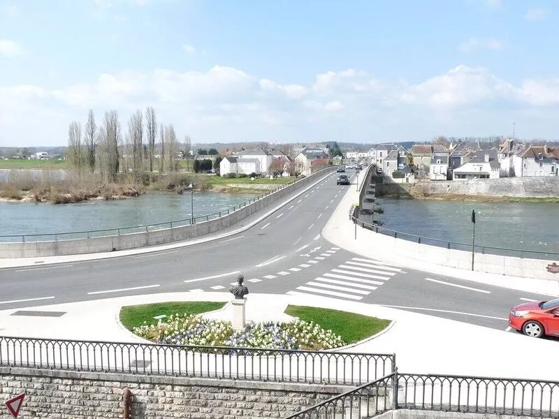 Le Pont Royal, Spectacular Views of Loire & Bridge from huge, private terrace !