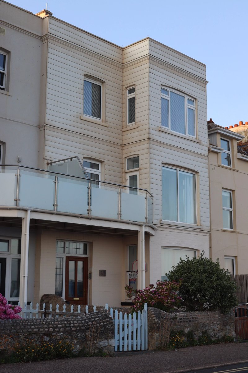 2 MAREEBA, romantic, country holiday cottage in Seaton, Devon