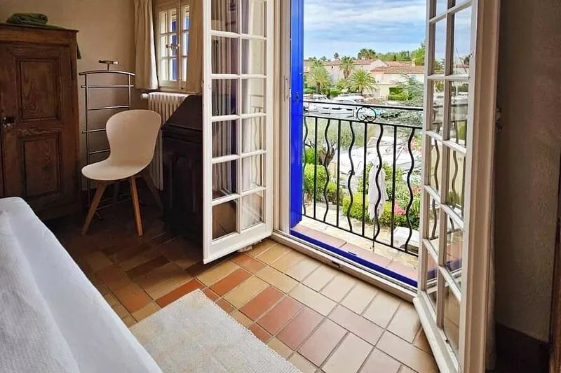 Port Grimaud, spacious holiday home, private mooring and a beautiful sun terrace