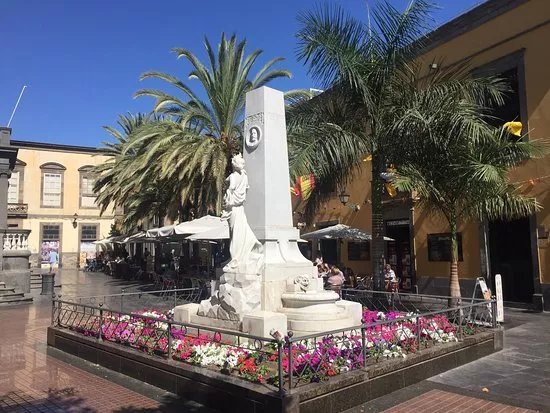 Monumento de Ambrosio Hurtado de Mondoza