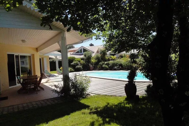 Villa rated 4 stars swimming pool, very quiet area, 6 mn from Dune Pilat and