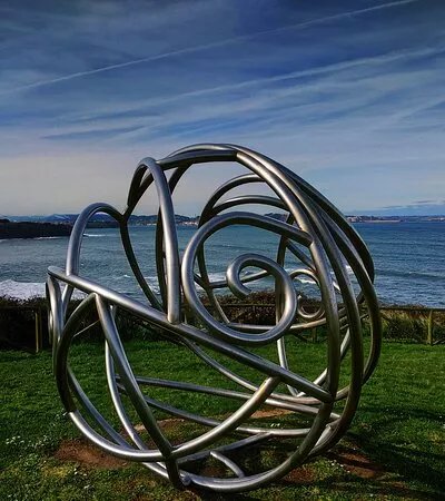 Escultura Homenaje al empresario Jose Luis Alvarez Margaride