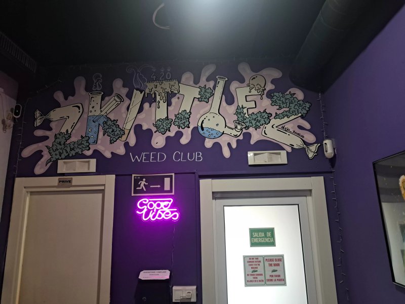Zkittlez Weed Club
