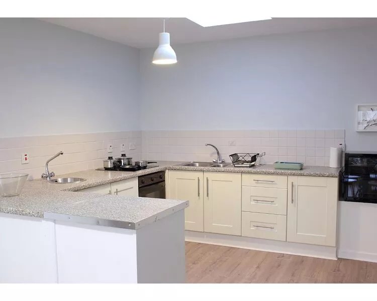 2BR Modern Apt w/ kitchen, TV,  and parking