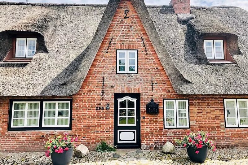 Reethüs 1638 - beautiful thatched house in the artists' village of Oldsum