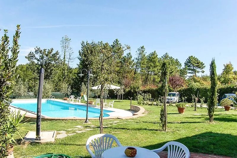 Villa with private pool and fenced garden 50 km from Pisa, Florence, sea.