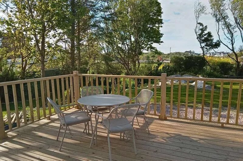 Coastal family friendly home w/sea views & hot tub