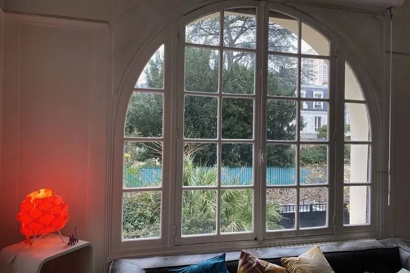 7 min Paris and La Défense 1928 charming Hôtel Particulier with garden +pkg